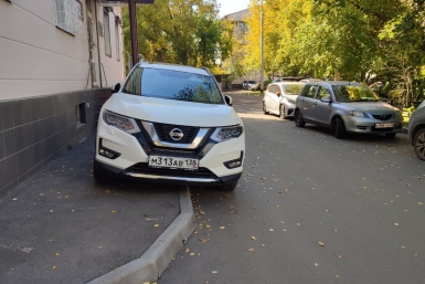 Парковка на тротуаре Очевидцы