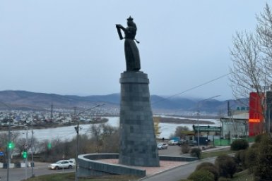 Скульптура &quotМать Бурятия&quot Владимир Зенков, ИА AmurMedia