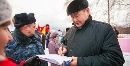Вячеслав Мархаев подписывает обращение к президенту России Анна Огородник, UlanMedia