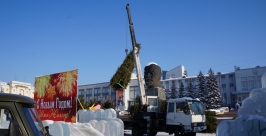 Новый год закончен - на центральной площади Улан-Удэ разобрали елку UlanMedia