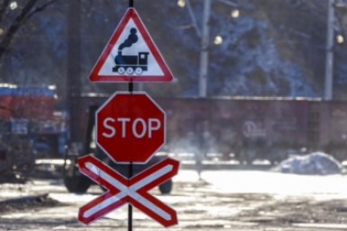 стоп железная дорога остановка железнодорожный жд переезд Александр Хитров, ИА PrimaMedia