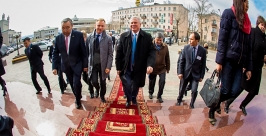 Всенепременная красная ковровая дорожка ведет высокого гостя в новый корпус БГУ Анна Огородник, UlanMedia