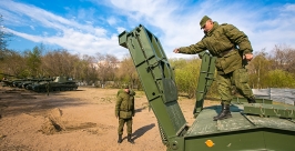 В сквере Кирова военные разместили технику Анна Огородник, UlanMedia