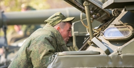 В сквере Кирова военные разместили технику Анна Огородник, UlanMedia
