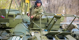 В сквере Кирова военные разместили технику Анна Огородник, UlanMedia