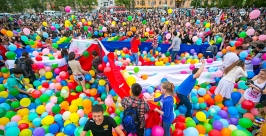 Пять тысяч воздушных шариков подарили детство горожанам Анна Огородник, UlanMedia