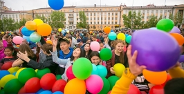 Пять тысяч воздушных шариков подарили детство горожанам Анна Огородник, UlanMedia