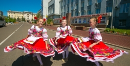 В День России горожане станцевали хоровод  дружбы и ехор Анна Огородник, UlanMedia