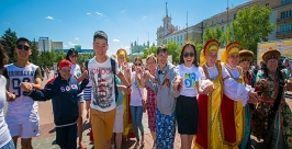 В День России горожане станцевали хоровод  дружбы и ехор Анна Огородник, UlanMedia