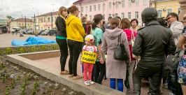 Жительницы столицы Бурятии провели акцию в защиту прав детей на доступное дошкольное образ Анна Огородник, UlanMedia