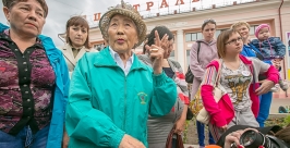 Жительницы столицы Бурятии провели акцию в защиту прав детей на доступное дошкольное образ Анна Огородник, UlanMedia