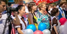 Золотые медали вручили 124 выпускникам школ Улан-Удэ сегодня Анна Огородник, UlanMedia