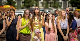 Золотые медали вручили 124 выпускникам школ Улан-Удэ сегодня Анна Огородник, UlanMedia