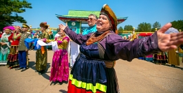 Министра сельского хозяйства РФ Николая Федорова Бурятия встречала хлебами и разносолами Анна Огородник, UlanMedia