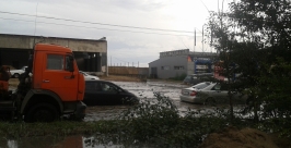 На огромные лужи на дорогах после ливня жалуются жители Улан-Удэ Вера Протасова