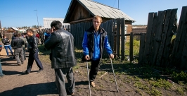 Жители п. Таежный в Улан-Удэ перегородили приставам дорогу КАМАЗом и не дали снести дом Анна Огородник, UlanMedia