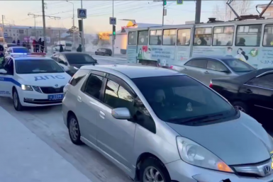 В Улан-Удэ подросток попал под машину, перебегая дорогу на &quotкрасный свет&quot ГИБДД по Бурятии