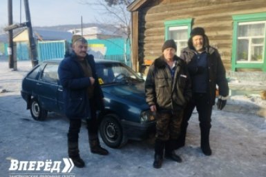 Жители Бурятии передали на СВО мотоцикл &quotДнепр&quot и автомобиль &quotИж Ода&quot районная газета &quotВперёд&quot.