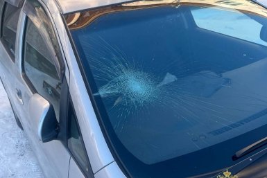 В Бурятии мужчина умышленно разбил стекло &quotТойоты&quot из-за парковки МВД по Бурятии