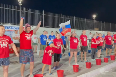 Моржи в Улан-Удэ облились водой под гимн России минспорт РБ