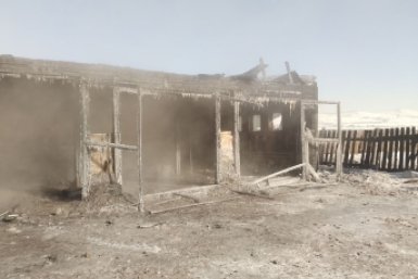 Гараж сгорел, скот удалось спасти Заиграевский пожарный отряд