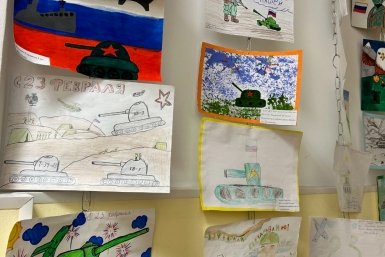 На церемонии вручили дипломы и подарки авторам лучших рисунков о защитниках Родины Горсовет Улан-Удэ