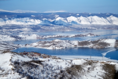 На Байкале началось вскрытие ключей — выход на лёд запрещён