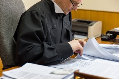 Экс-чиновница в Бурятии предстанет перед судом за взятку и превышение полномочий