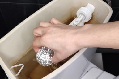 Бросьте шарик фольги в унитаз: 3-летняя проблема исчезнет за 15 минут дзен-канал &quotСоветы для дома&quot (12+)