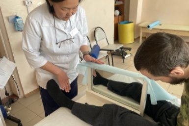 В Бурятии врачи лечат параличи и фантомные боли с помощью зеркала БСМП им. В.В. Ангапова