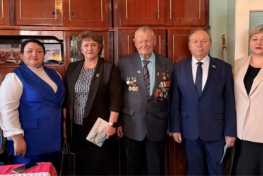 Почетного гражданина Республики Бурятия поздравили с 95-летием Минсоцзащиты Бурятии