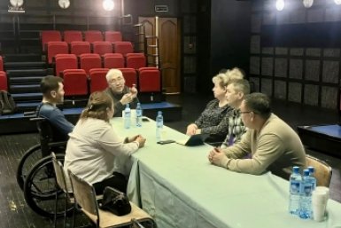 Известный журналист и драматург Болот Ширибазаров дал мастер-класс ветеранам СВО &quotФонд без барьеров&quot в Улан-Удэ