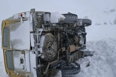 Школьный автобус с детьми перевернулся в Бурятии