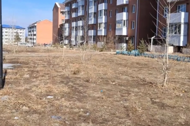 Жители сотых в Улан-Удэ пожаловались на пустыни во дворах