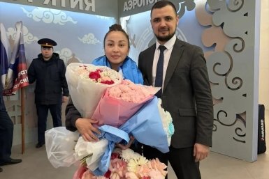 В аэропорту Улан-Удэ торжественно встретили победительницу кубка мира по самбо