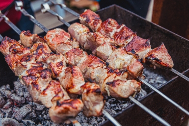 Майские шашлыки без последствий: гастроэнтеролог поделилась, как веселиться без вреда для живота?