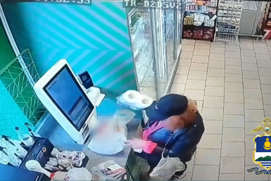 Девушка в Бурятии обокрала магазины на 18 тысяч рублей ради застолья