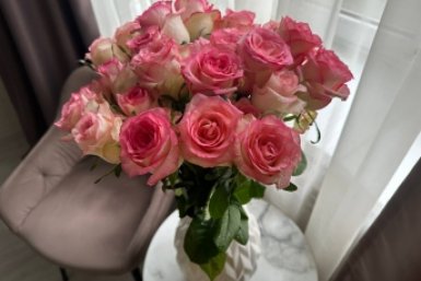 Бросаю 1 таблетку и меняю воду вечером - букет живет 2 недели