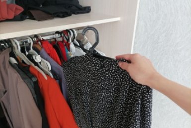 Снимите это немедленно: 5 вещей гардероба, которые вас не уважают — избавьтесь от них в 2026 году