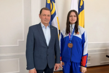 Юную тхэквондистку из Улан-Удэ поздравили с медалью первенства Европы