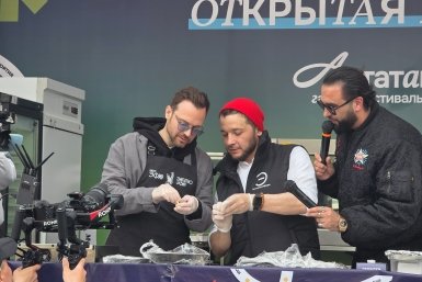 Чадов справился с буузами UlanMedia (УланМедиа)