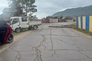 Водитель и пассажир грузовика пострадали в ДТП в Бурятии