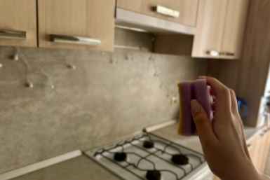 Натираю кухонный фартук и плиту этим средством: жир и копоть больше не липнут - любуюсь идеальным блеском