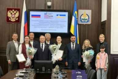 Бурятских дзюдоисток с нарушением слуха наградили в Народном Хурале