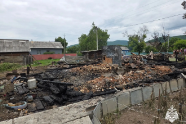 Многодетная семья потеряла дом из-за неисправной проводки в Приморье Пресс-служба ГУ МЧС России по Приморскому краю