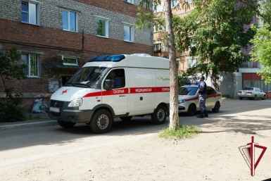 В Улан-Удэ разыскиваемый за грабеж выпрыгнул из окна при прибытии росгвардейцев
