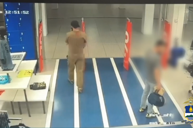 В Улан-Удэ покупатель переобулся в новые кроссовки и ушёл в них, не оплатив