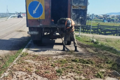 В Бурятии взялись за уборку дорог после стихии