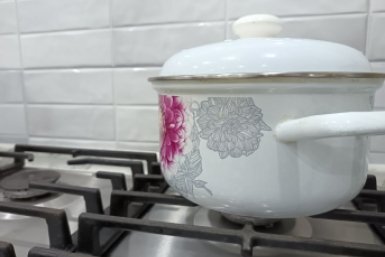 Кипячу туалетную бумагу — и "угощение" для тараканов на 3 дня готово: ни одного усатого во всем подъезде