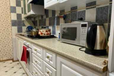 5 минут — и кухню не узнать: подсмотрела у знакомой из клининга, чем отмыть фасады от жира и налета